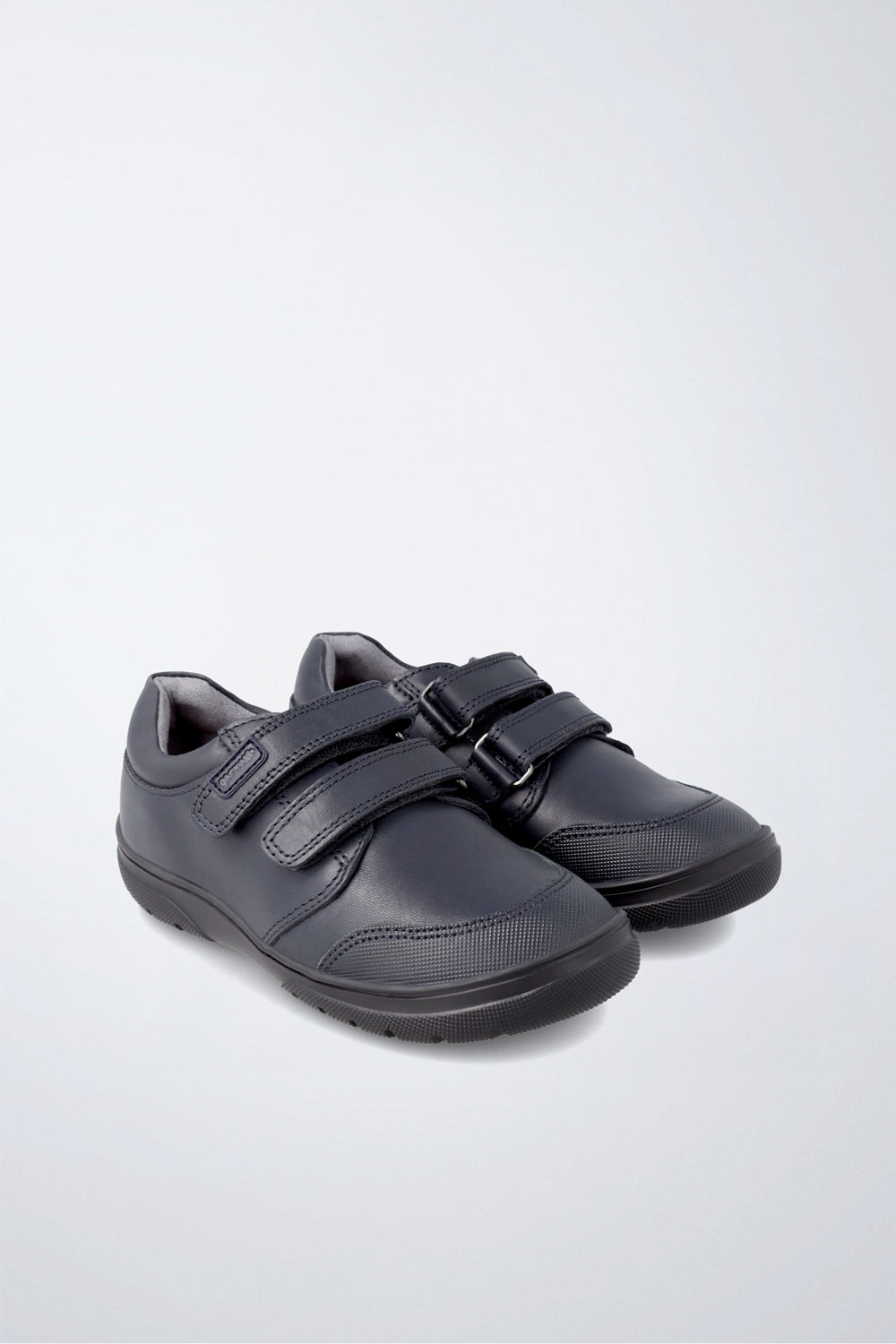 Zapatilla infantil Garvalín respetuosa en azul marino con cierre de contacto y desarrollo natural del pie.