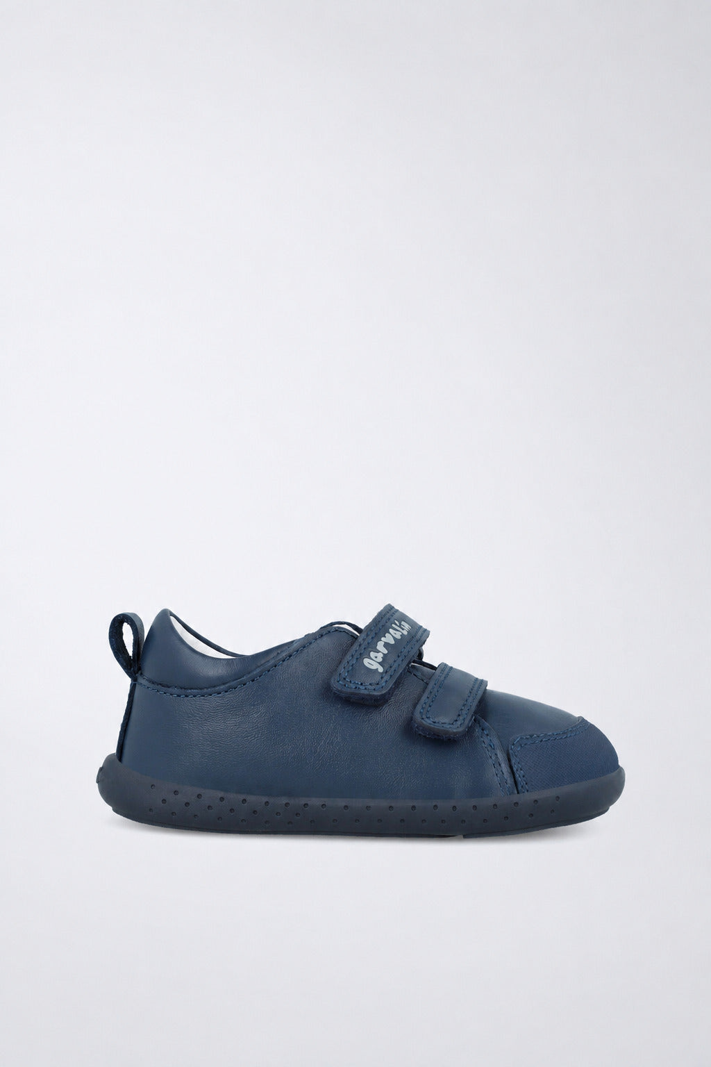 Zapato infantil Garvalín respetuoso en azul con cierre de contacto y estabilidad y flexibilidad.