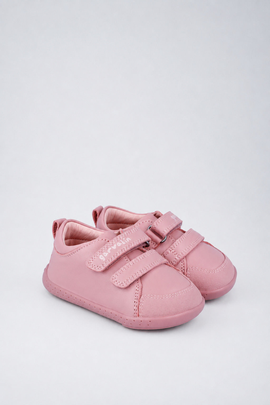 Zapatos escolares Garvalín respetuoso en rosa con cierre de contacto y estabilidad y flexibilidad.