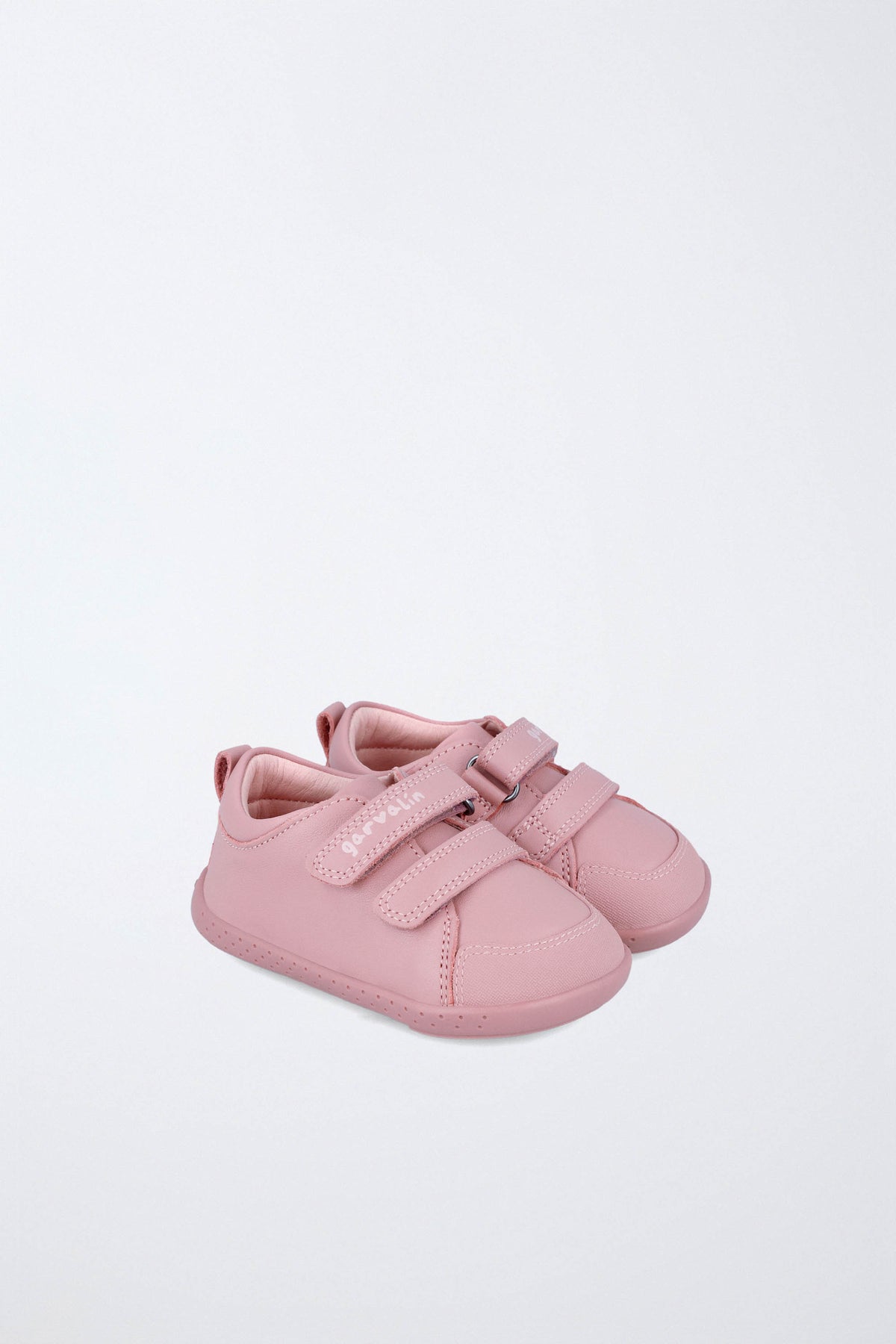 Durable sneakers in pink