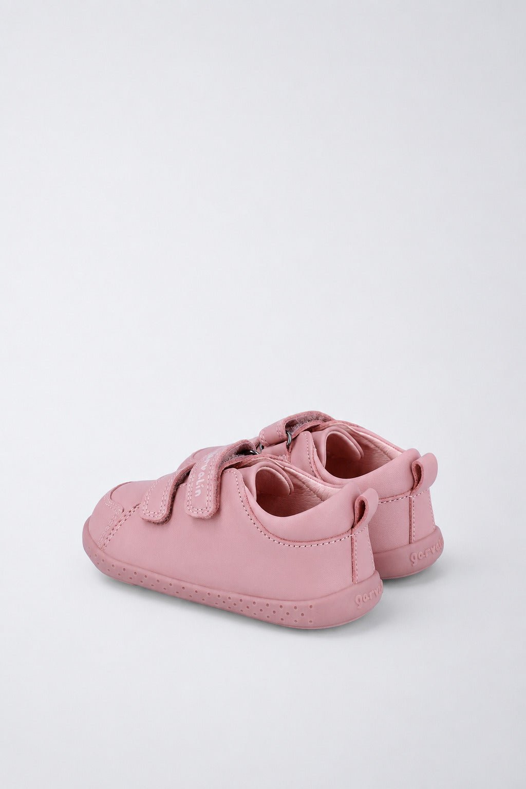 Zapatos escolares Garvalín respetuoso en rosa con cierre de contacto y estabilidad y flexibilidad.