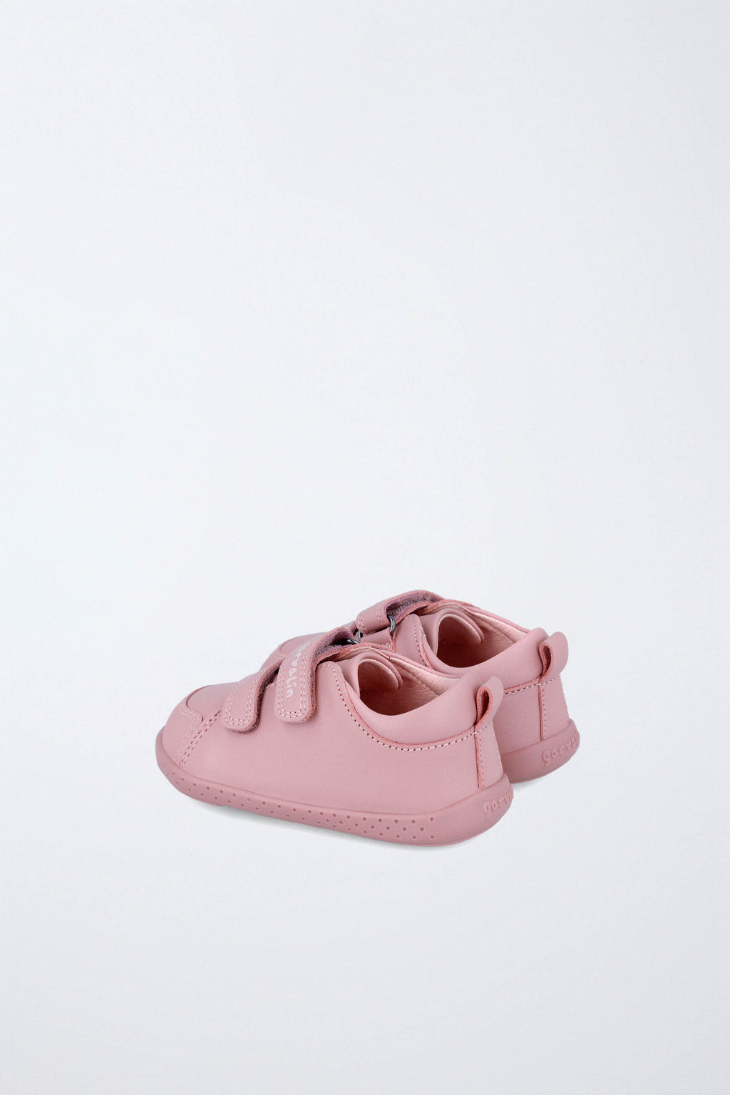 Durable sneakers in pink