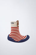 Zapato infantil Garvalín barefoot en beige con cierre de contacto y estabilidad.