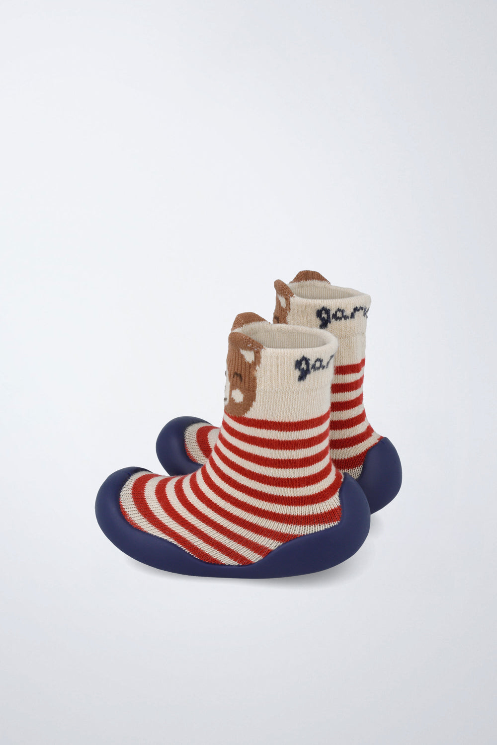 Zapato infantil Garvalín barefoot en beige con cierre de contacto y estabilidad.