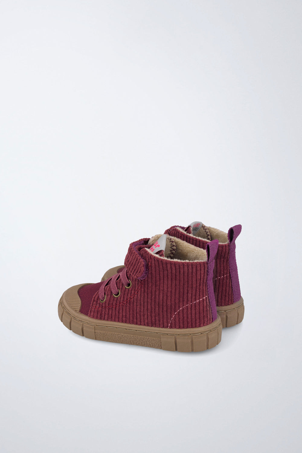 Barefoot Garvalín high-top shoe in purple with an adjustable fastening and flexibility for the foot's natural movement.