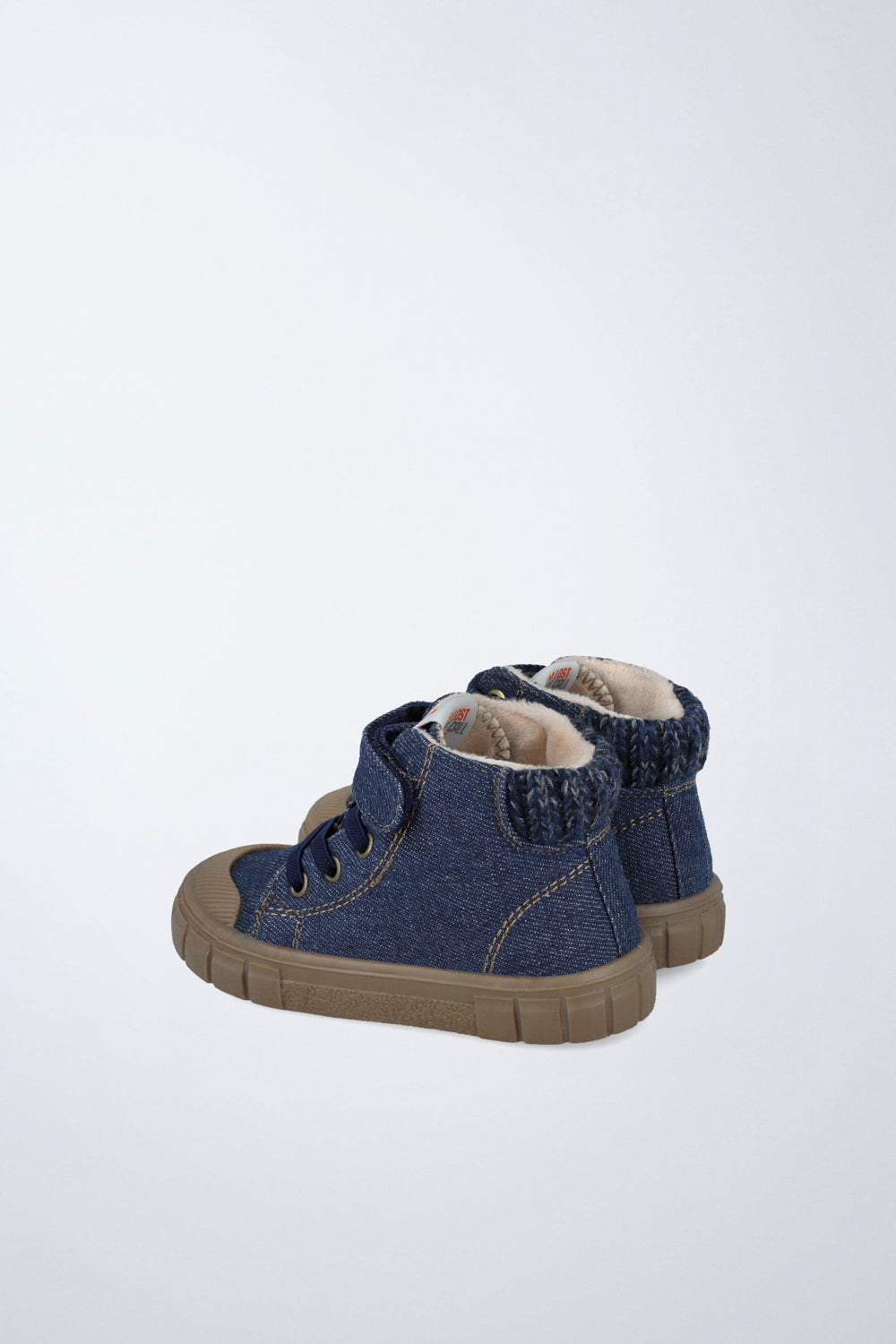 Botín infantil Garvalín barefoot en azul con cierre ajustable y estabilidad y flexibilidad.