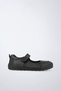 Zapato mercedita Garvalín barefoot en negro con cierre de contacto y flexibilidad para el movimiento natural del pie.