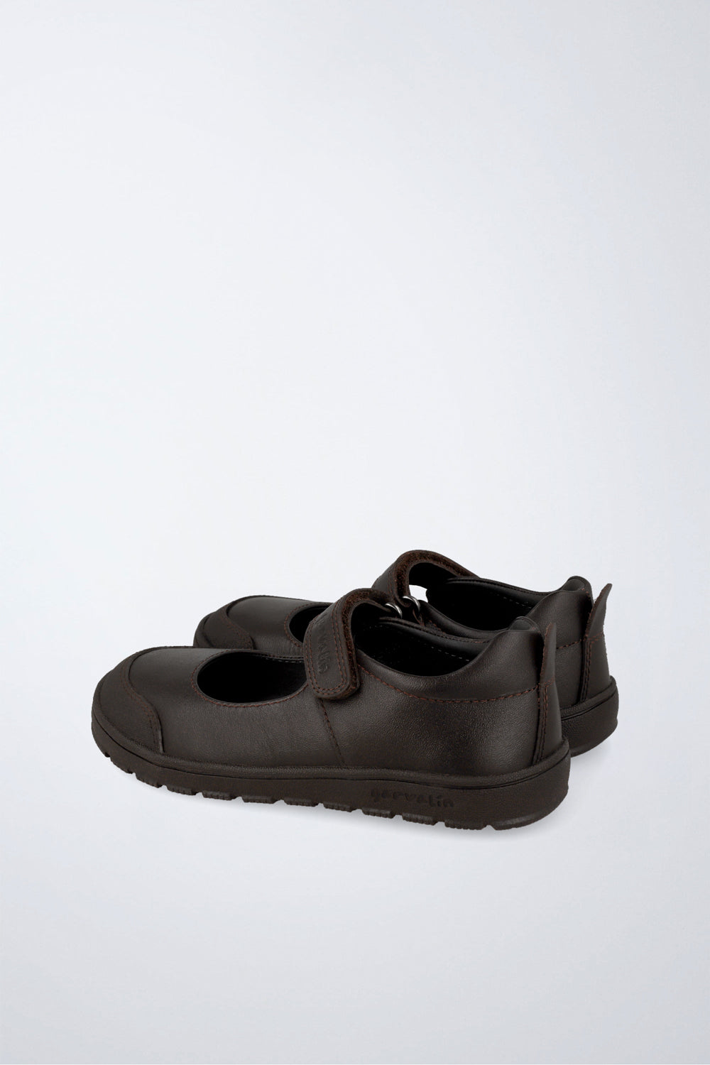 Barefoot Garvalín mary jane in brown with an adjustable fastening and flexibility for the foot's natural movement.