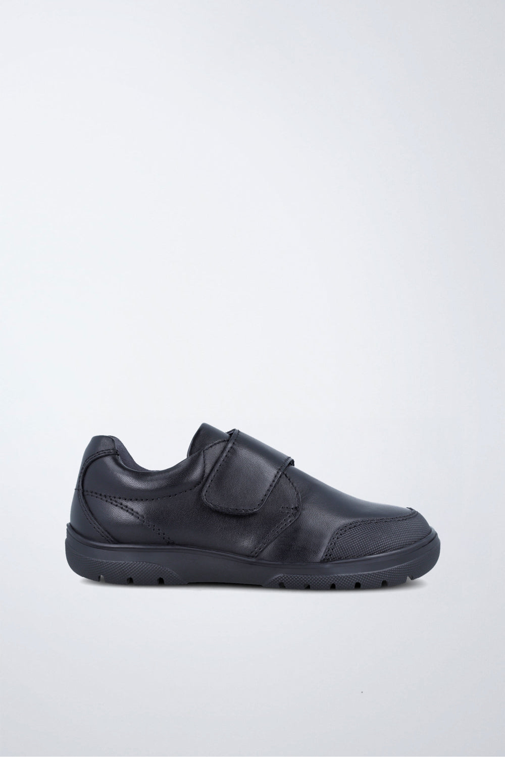 Zapatos infantiles Garvalín respetuoso en negro con cierre de contacto y puntera reforzada.