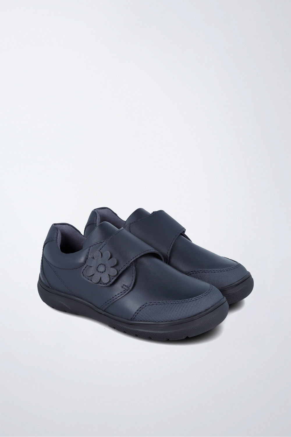 Zapato infantil Garvalín respetuoso en azul marino con cierre de contacto y desarrollo saludable del pie.
