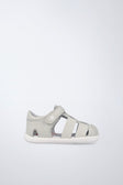 Sandalia barefoot en gris