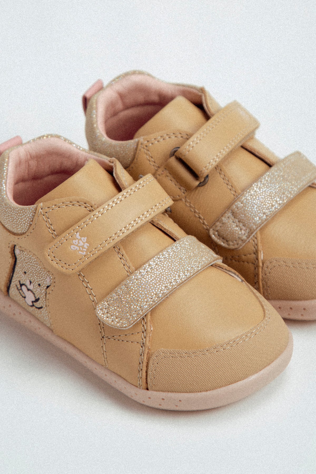 Botín barefoot en beige y rosa pálido