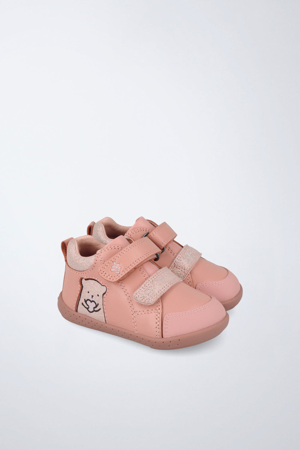 Barefoot Garvalín shoes in nude pink with an adjustable fastening and stability.