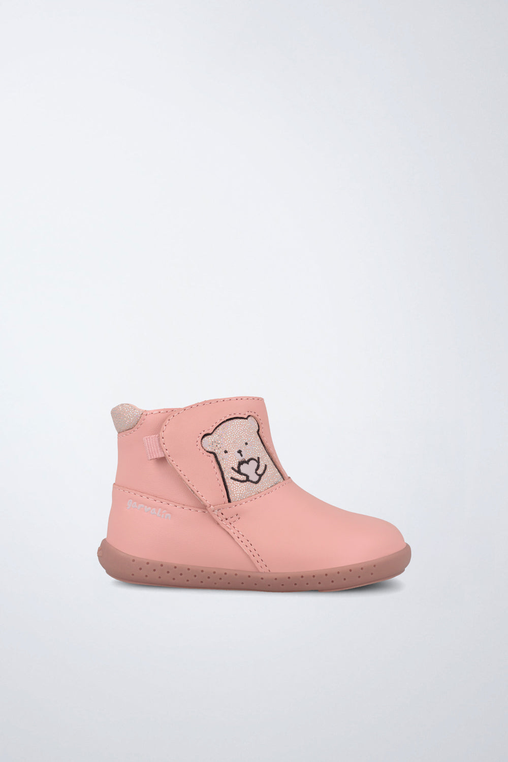 Barefoot Garvalín shoe in pale pink with a zip and an ergonomic design.
