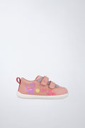 Zapatilla infantil Garvalín barefoot en rosa pálido con cierre de contacto y desarrollo saludable del pie.