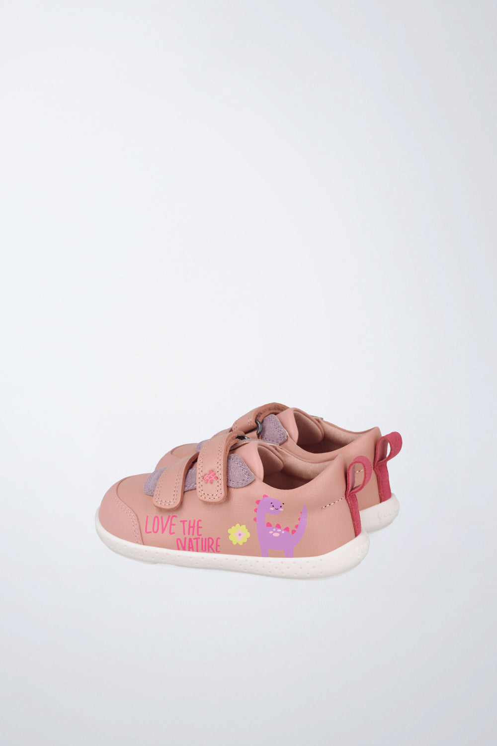 Zapatilla infantil Garvalín barefoot en rosa pálido con cierre de contacto y desarrollo saludable del pie.