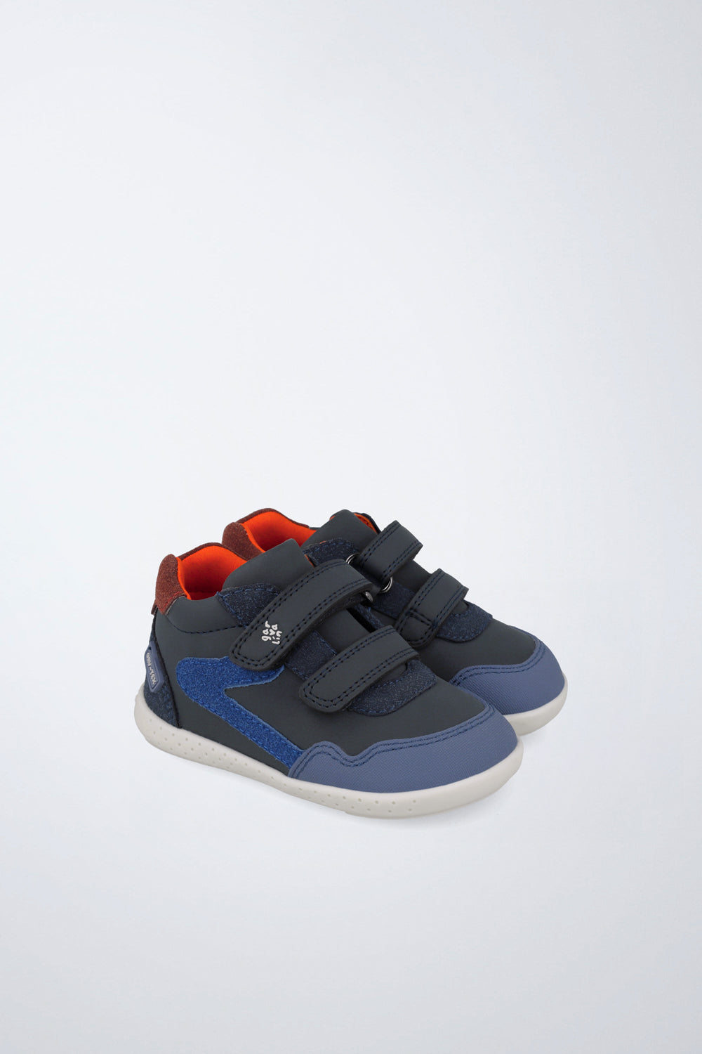 Barefoot Garvalín shoes in navy and blue with an adjustable fastening and healthy foot development.
