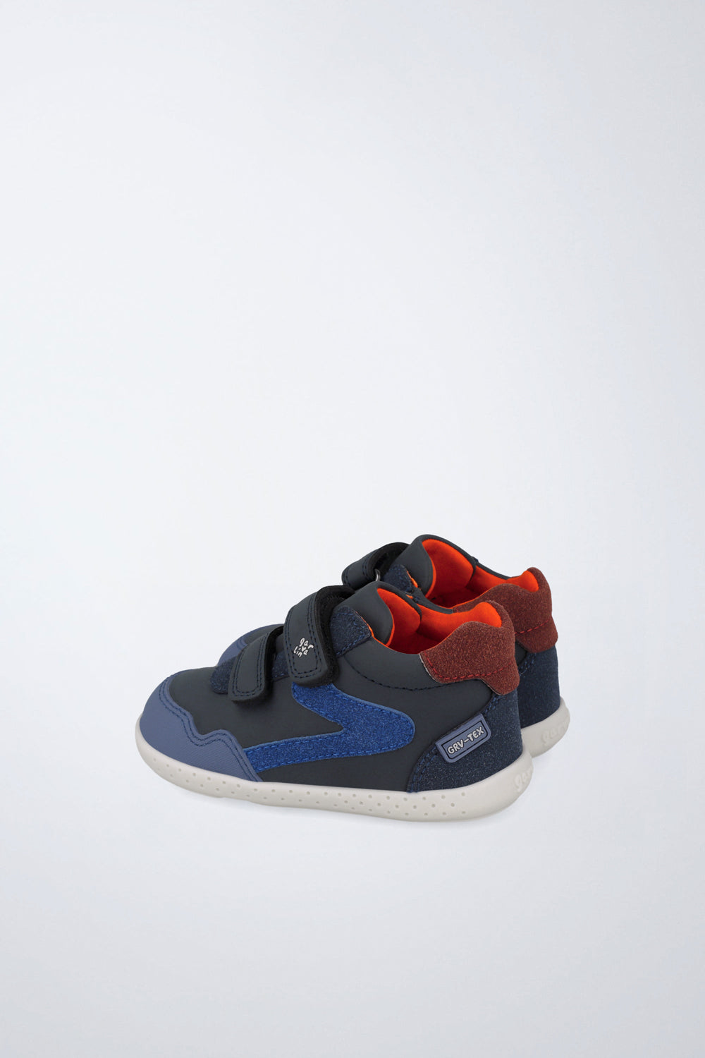 Barefoot Garvalín shoes in navy and blue with an adjustable fastening and healthy foot development.