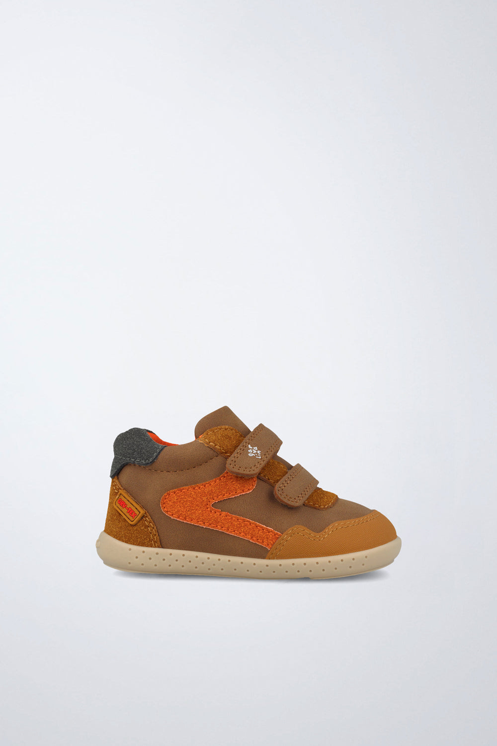 Barefoot Garvalín shoes in brown and orange with an adjustable fastening and healthy foot development.