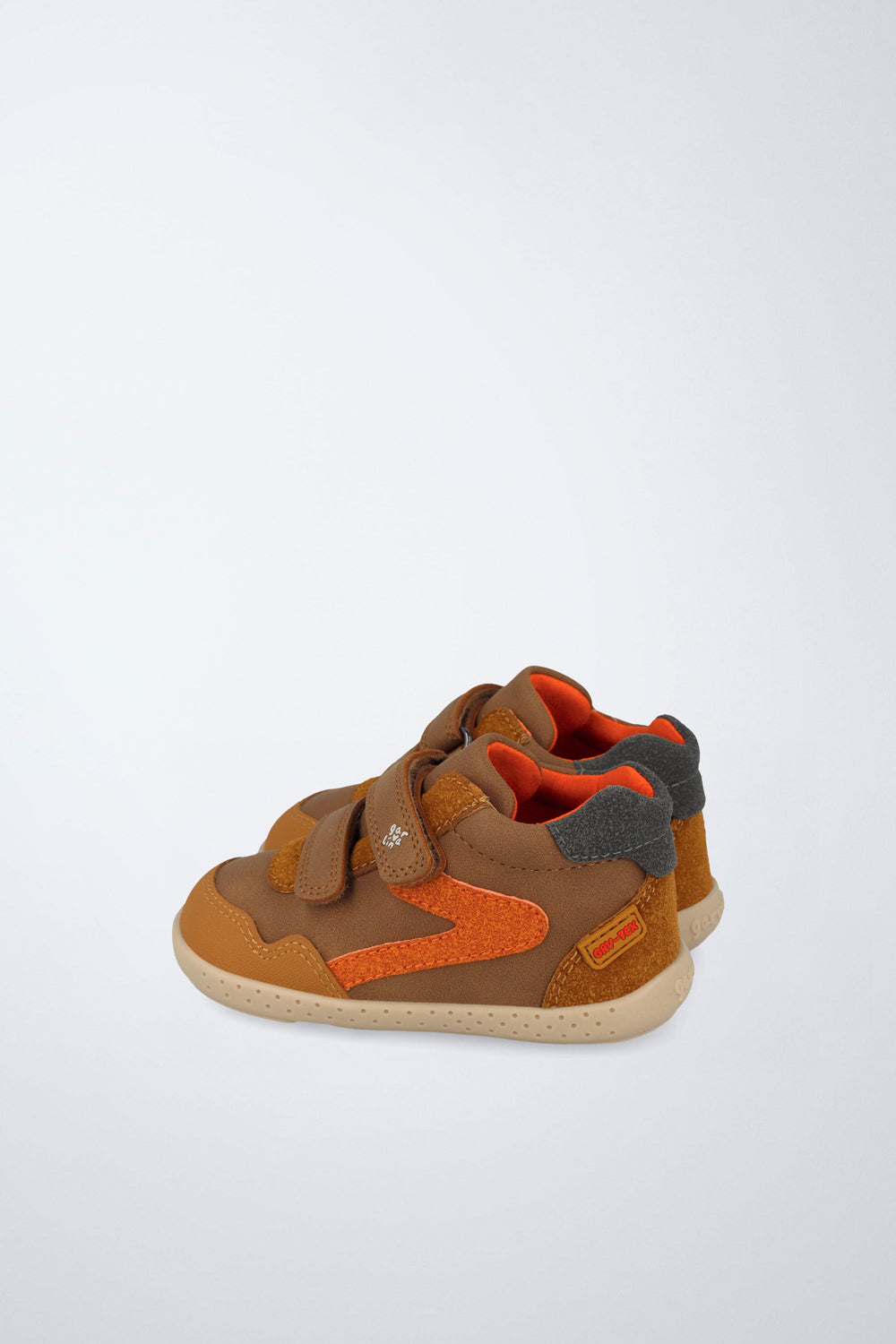 Barefoot Garvalín shoes in brown and orange with an adjustable fastening and healthy foot development.