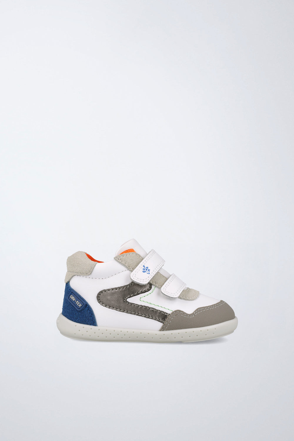 Barefoot Garvalín shoes in white and grey with an adjustable fastening and healthy foot development.