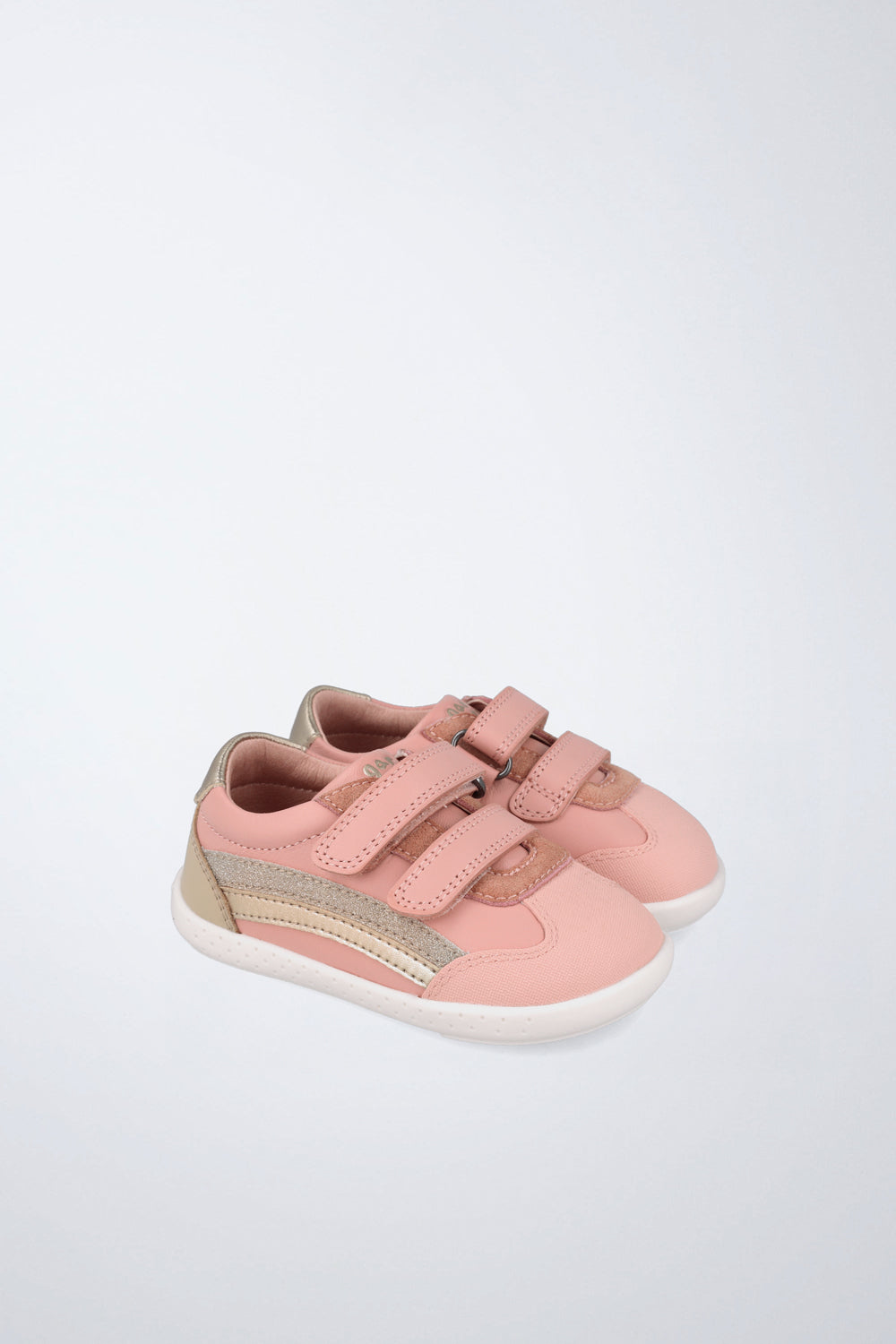 Zapato Garvalín barefoot en rosa pálido con cierre de contacto y desarrollo saludable del pie.