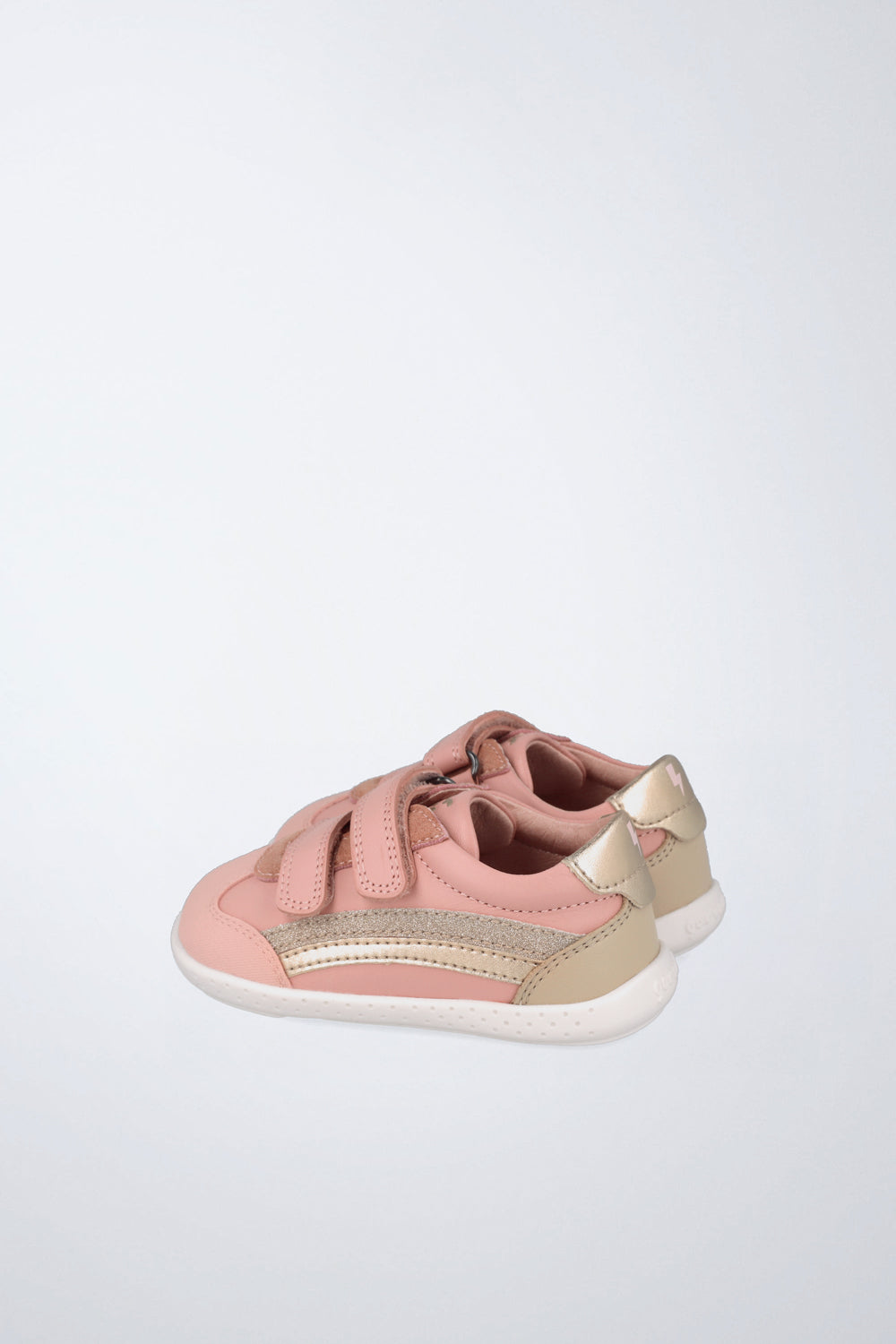 Zapato Garvalín barefoot en rosa pálido con cierre de contacto y desarrollo saludable del pie.