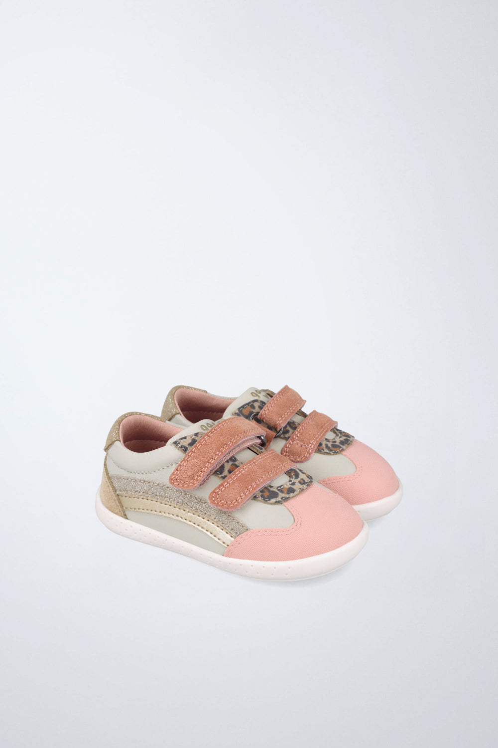 Barefoot Garvalín shoe in grey with an adjustable fastening and healthy foot development.