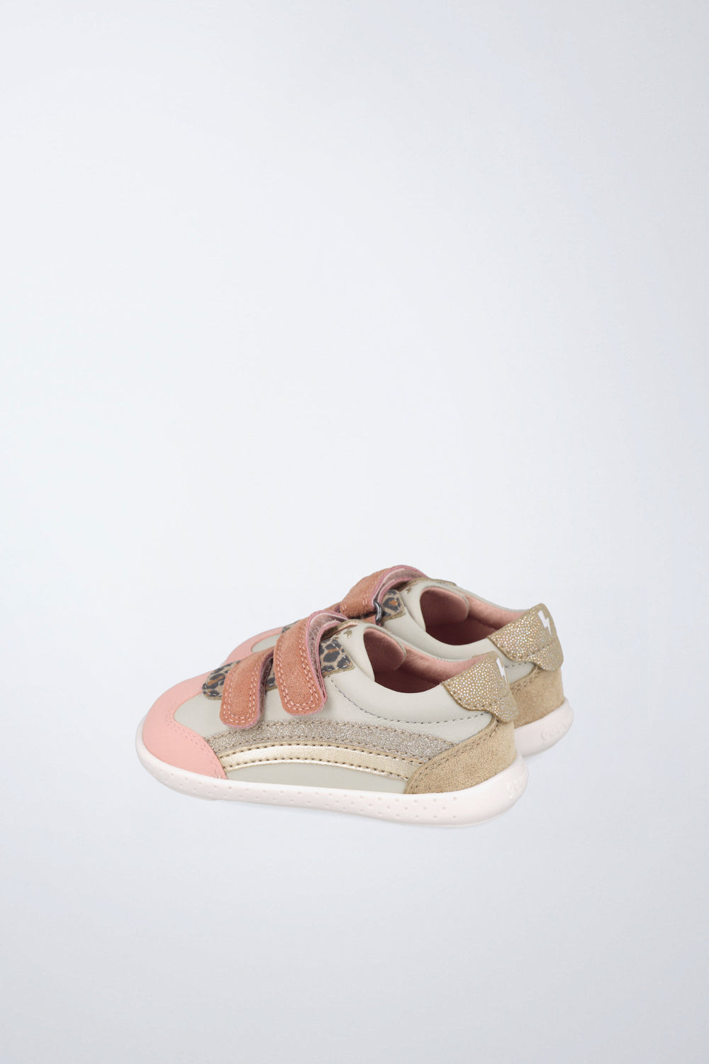 Barefoot Garvalín shoe in grey with an adjustable fastening and healthy foot development.
