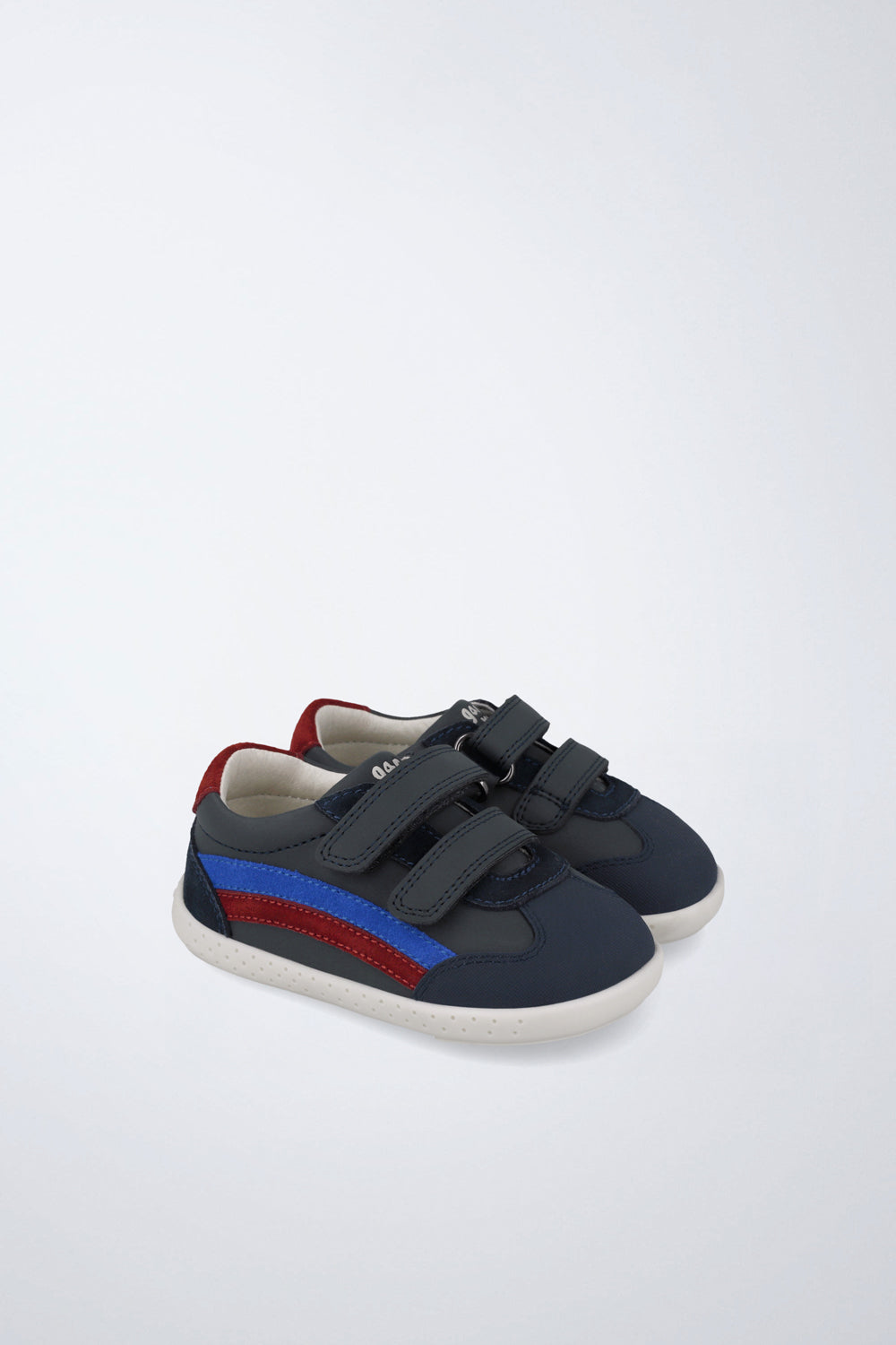 Zapatilla barefoot de piel ligera en azul