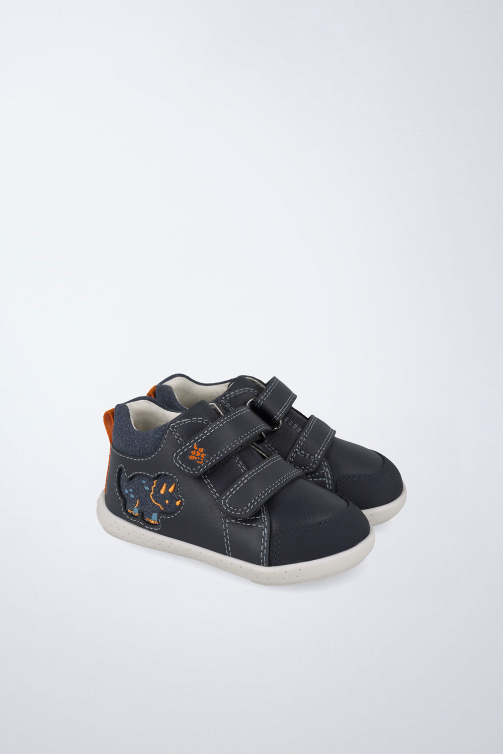Barefoot Garvalín high-top shoe in blue with an adjustable fastening and an ergonomic design.