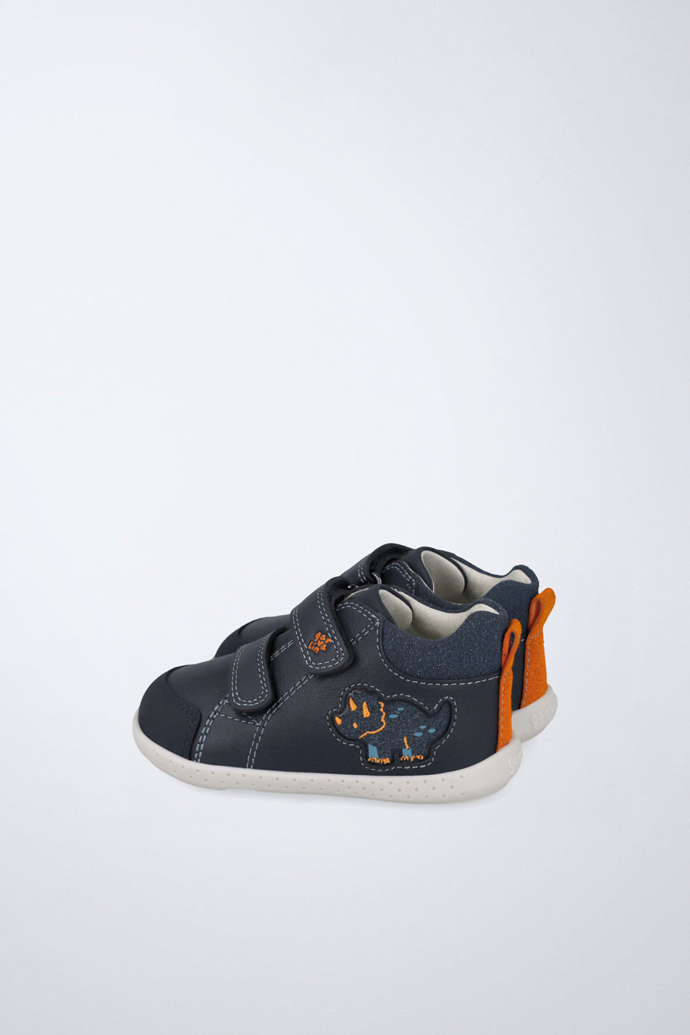 Barefoot Garvalín high-top shoe in blue with an adjustable fastening and an ergonomic design.