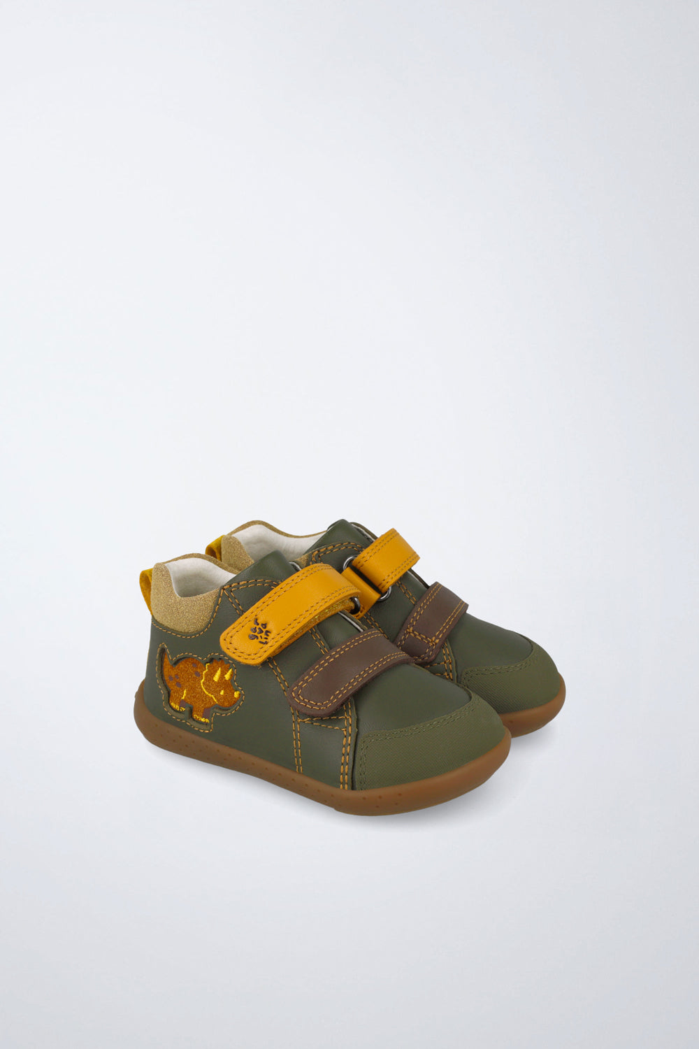Botín infantil Garvalín barefoot en verde con cierre de contacto y diseño ergonómico.
