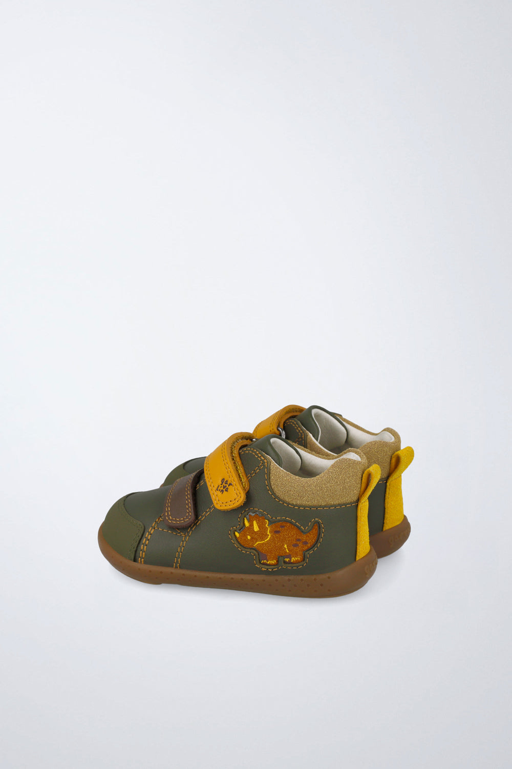 Botín infantil Garvalín barefoot en verde con cierre de contacto y diseño ergonómico.