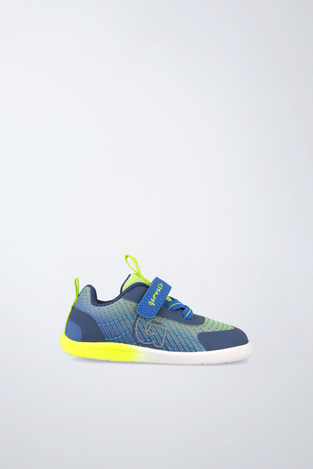 Zapatilla infantil Garvalín barefoot en azul con cordones y cierre de contacto y desarrollo natural del pie.