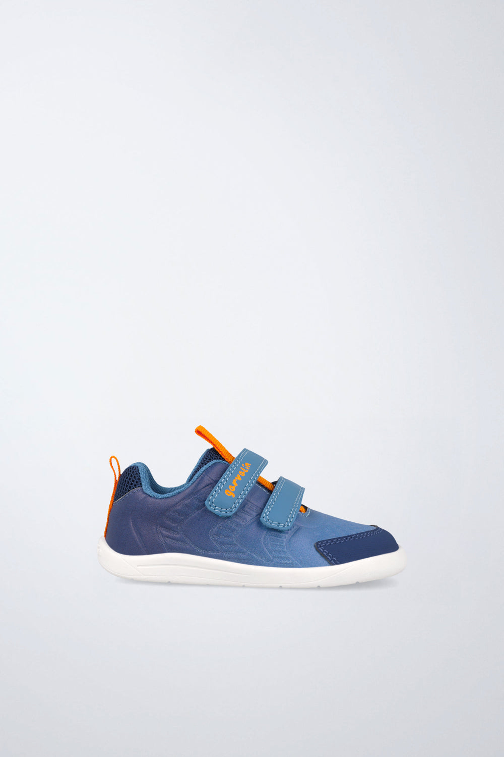 Zapatos escolares Garvalín barefoot en azul con cierre de contacto y diseño ergonómico.