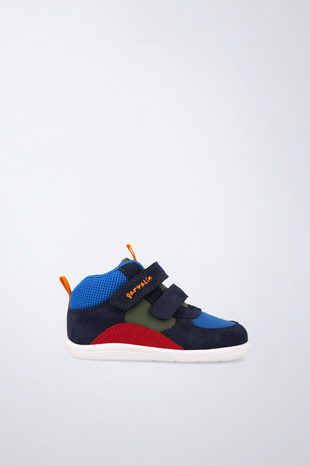 Barefoot Garvalín high-top shoe in blue and black with an adjustable fastening and stability and flexibility.