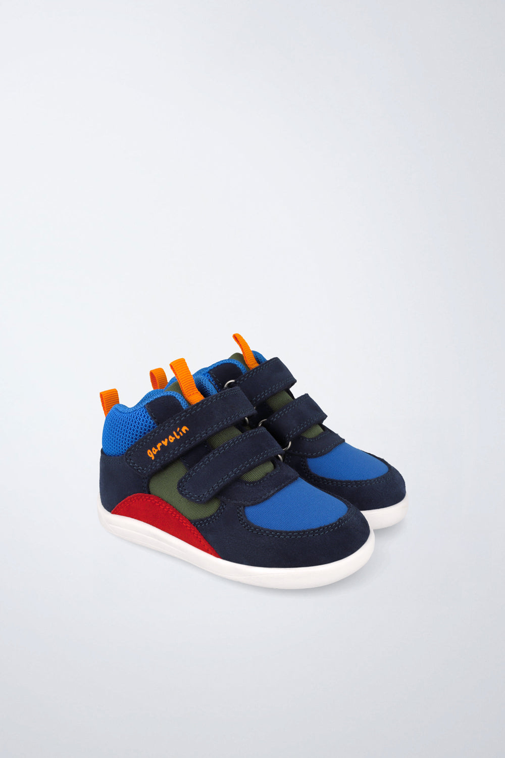Barefoot Garvalín high-top shoe in blue and black with an adjustable fastening and stability and flexibility.