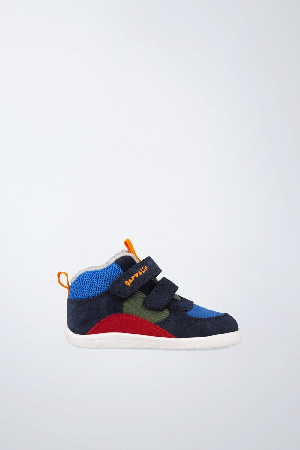 Barefoot Garvalín shoes in navy and red with an adjustable fastening and stability and flexibility.