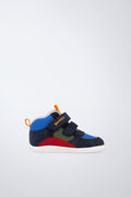 Barefoot Garvalín shoes in navy and red with an adjustable fastening and stability and flexibility.