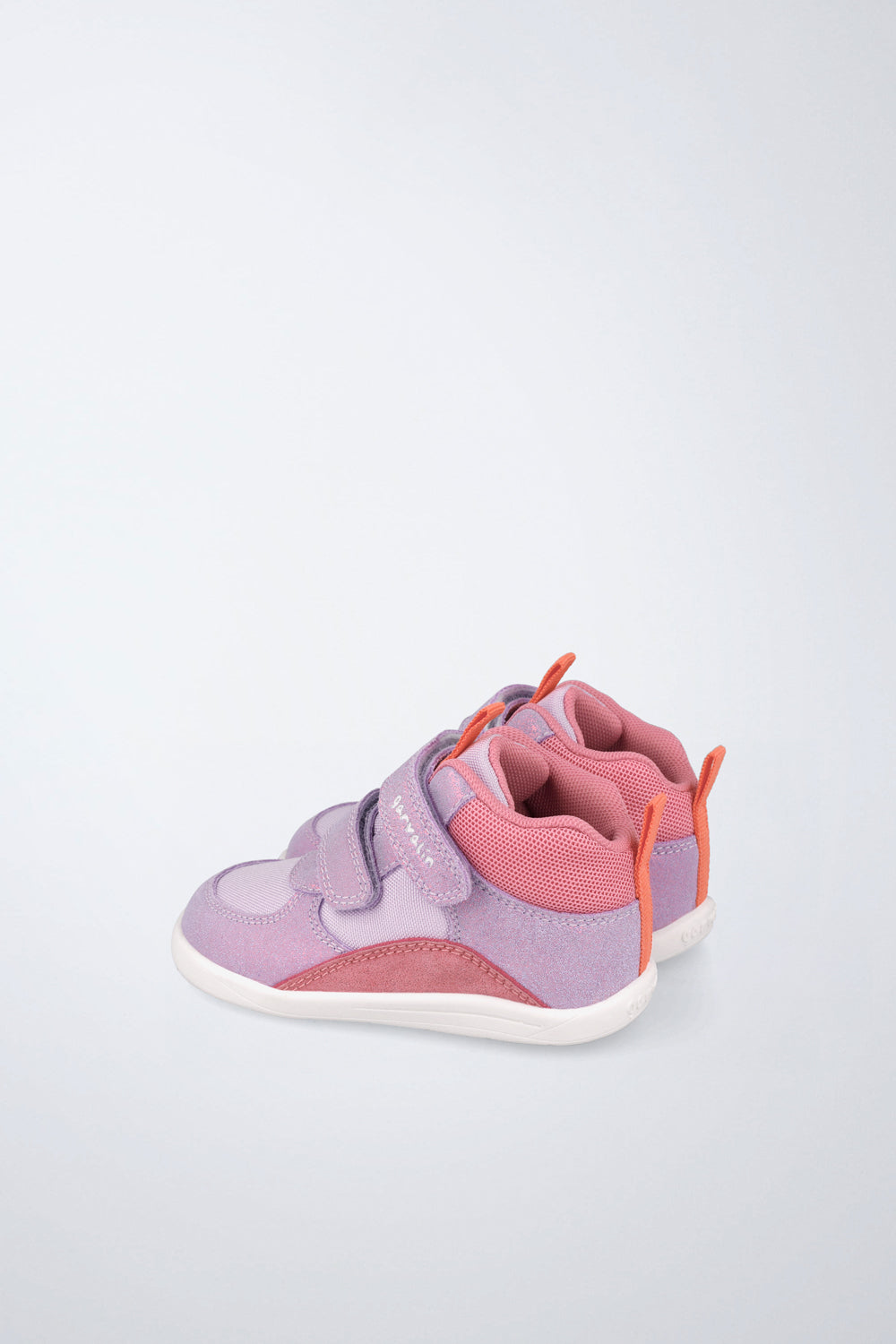 Barefoot Garvalín shoes in pink and coral with an adjustable fastening and stability and flexibility.