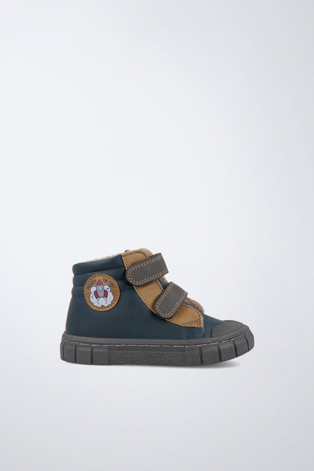 Barefoot Garvalín ankle boot in navy with an adjustable fastening and stability and flexibility.