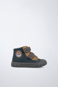 Barefoot Garvalín ankle boot in navy with an adjustable fastening and stability and flexibility.