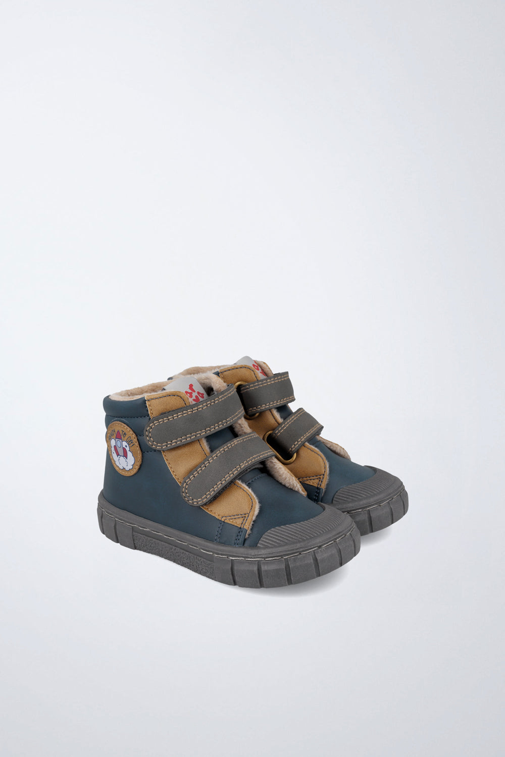 Barefoot Garvalín ankle boot in navy with an adjustable fastening and stability and flexibility.