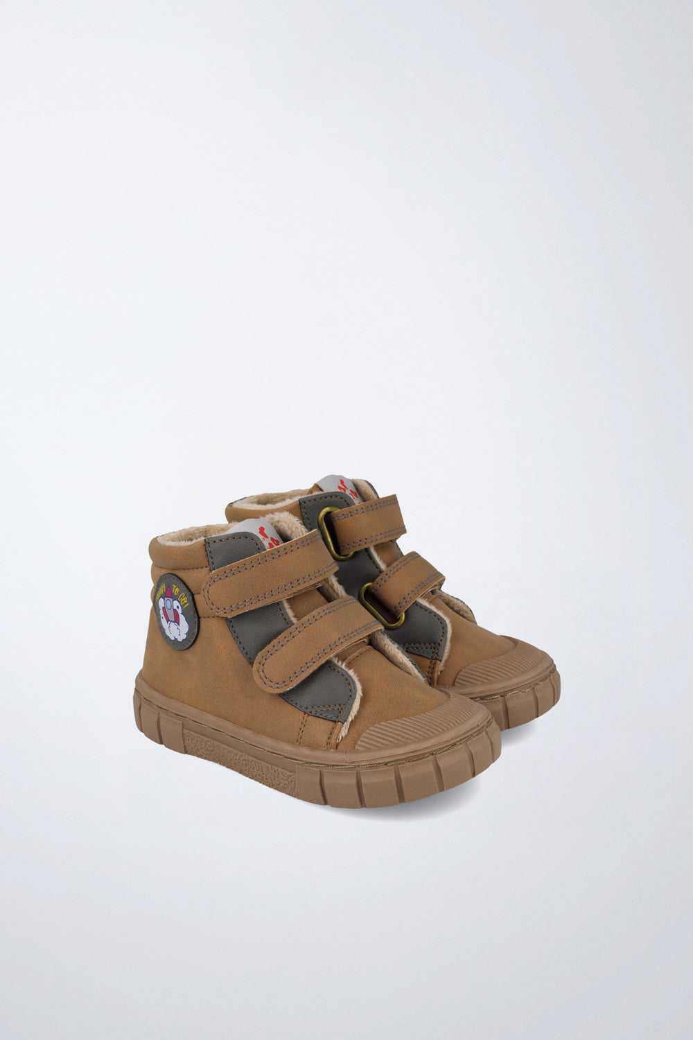Barefoot Garvalín shoes in brown with an adjustable fastening and stability and flexibility.