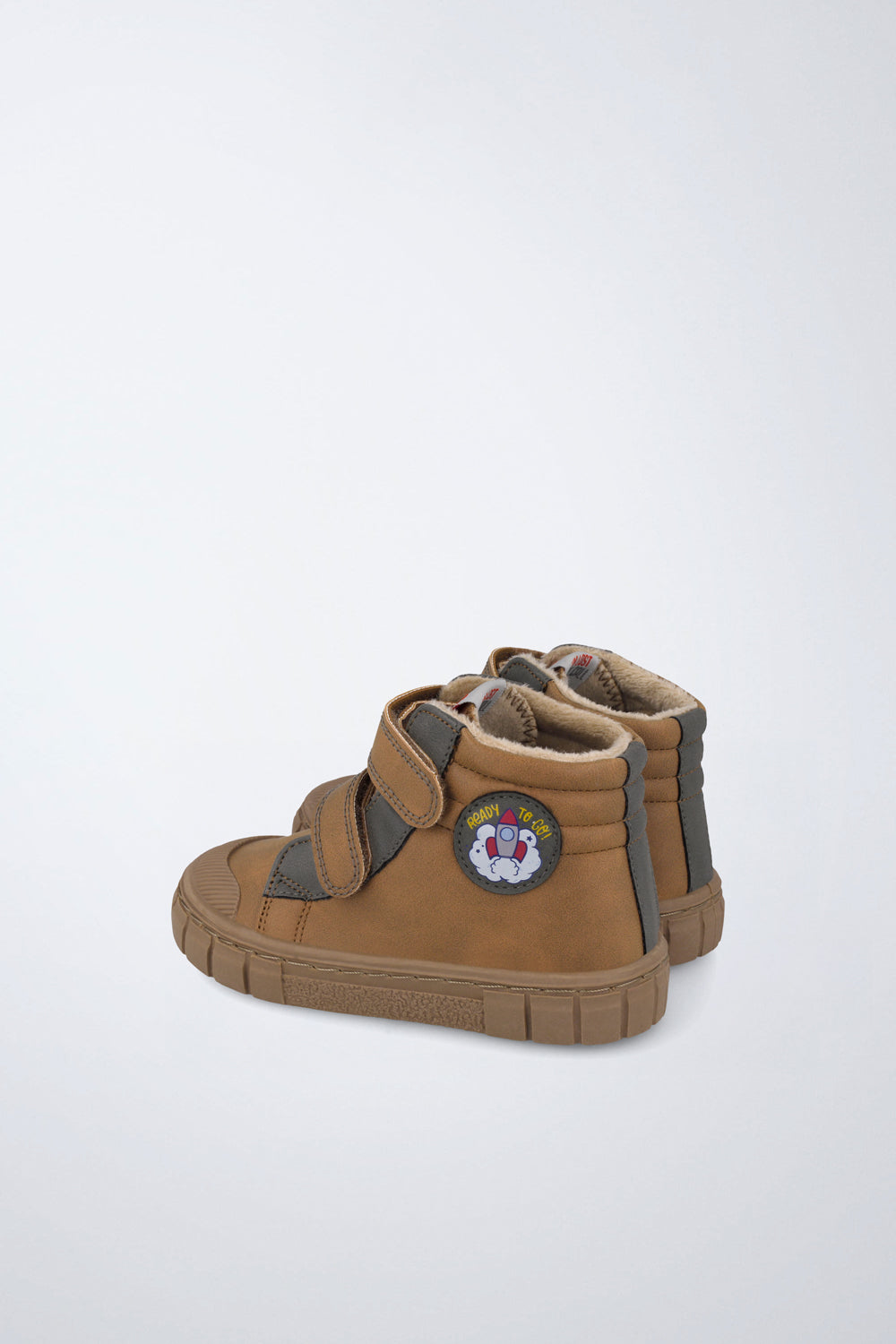 Barefoot Garvalín shoes in brown with an adjustable fastening and stability and flexibility.
