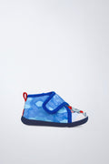 Barefoot Garvalín kids' shoe in blue with an adjustable fastening and an ergonomic design.