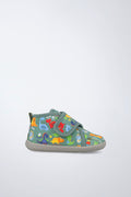 Barefoot Garvalín shoe in green with an adjustable fastening and stability and flexibility.