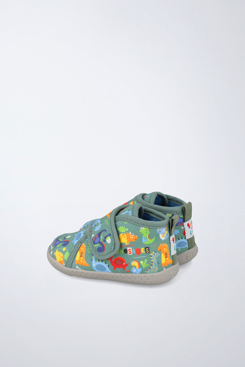 Barefoot Garvalín shoe in green with an adjustable fastening and stability and flexibility.