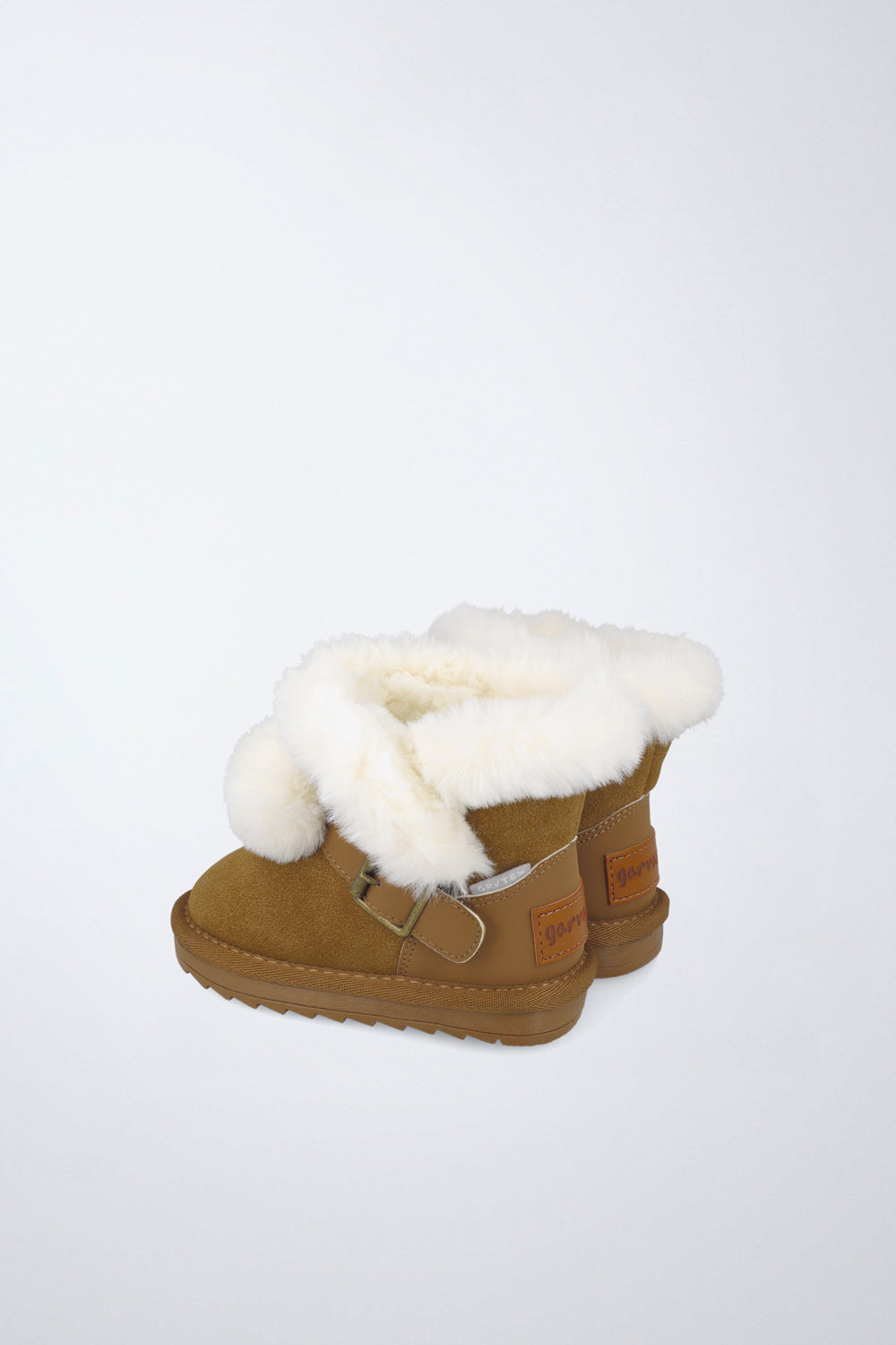 Barefoot Garvalín shoe in brown with a zip and stability.